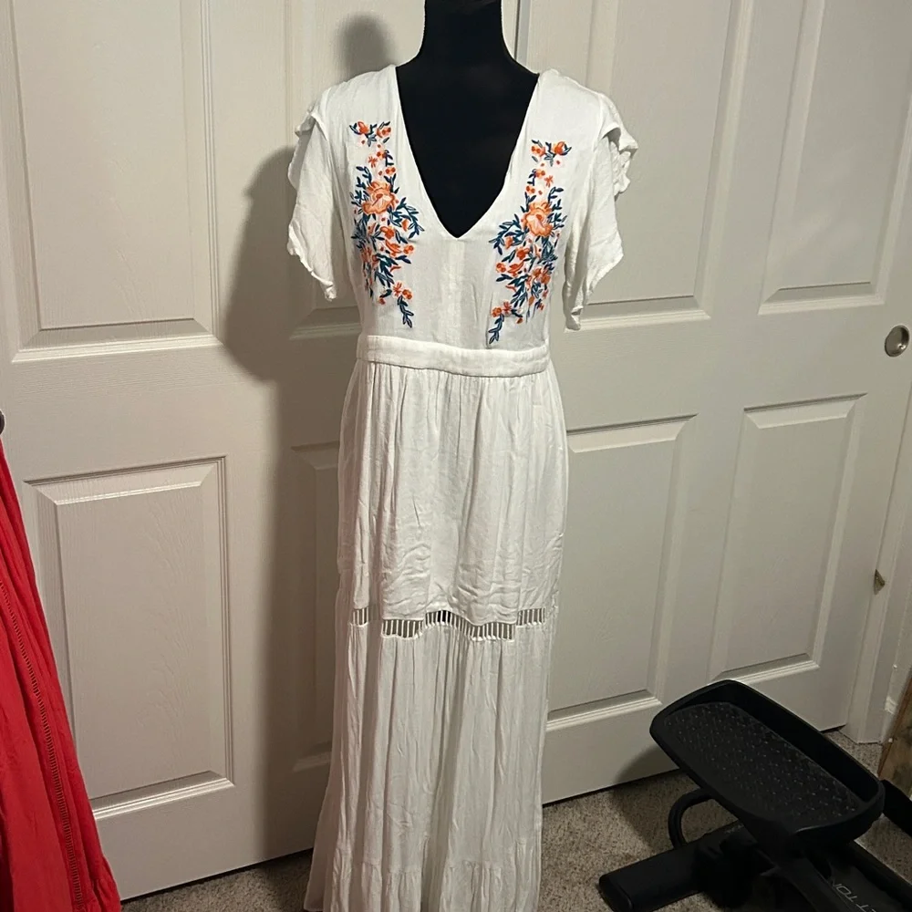 White flutter sleeves maxi dress - Picture 1 of 7